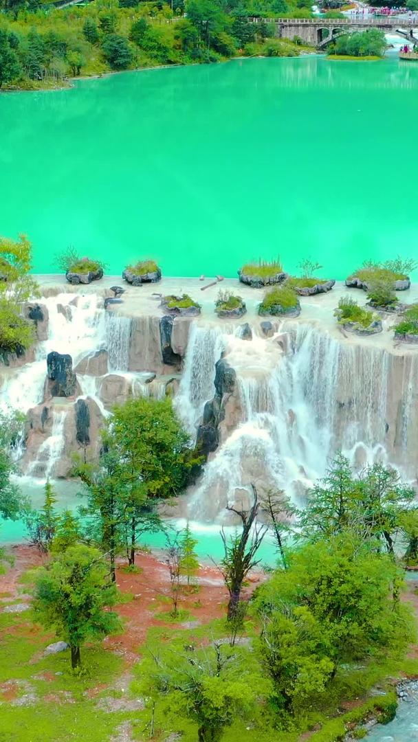 云南丽江玉龙雪山蓝月谷航拍素材视频的预览图
