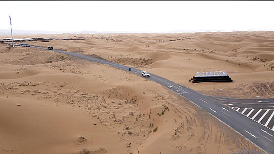 4k航拍宁夏中卫腾格里沙漠视频的预览图