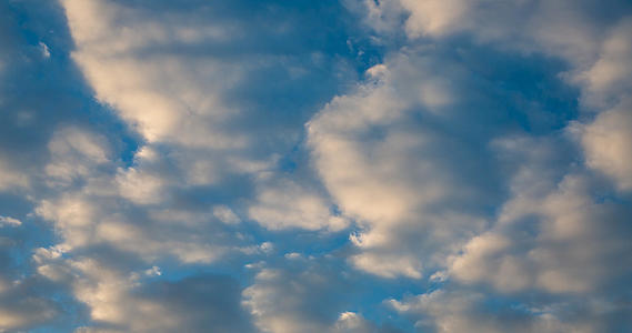 自然风景蓝天白云空镜头背景素材4K视频的预览图
