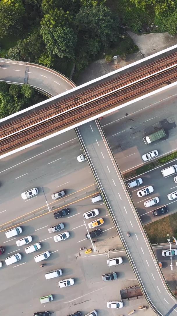 航空拍摄城市立体道路交通轨道列车拥堵道路交通堵塞材料视频的预览图
