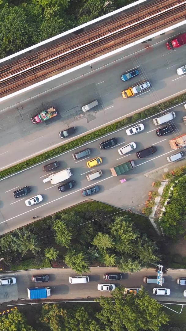 航空拍摄城市立体道路交通轨道列车拥堵道路交通堵塞材料视频的预览图