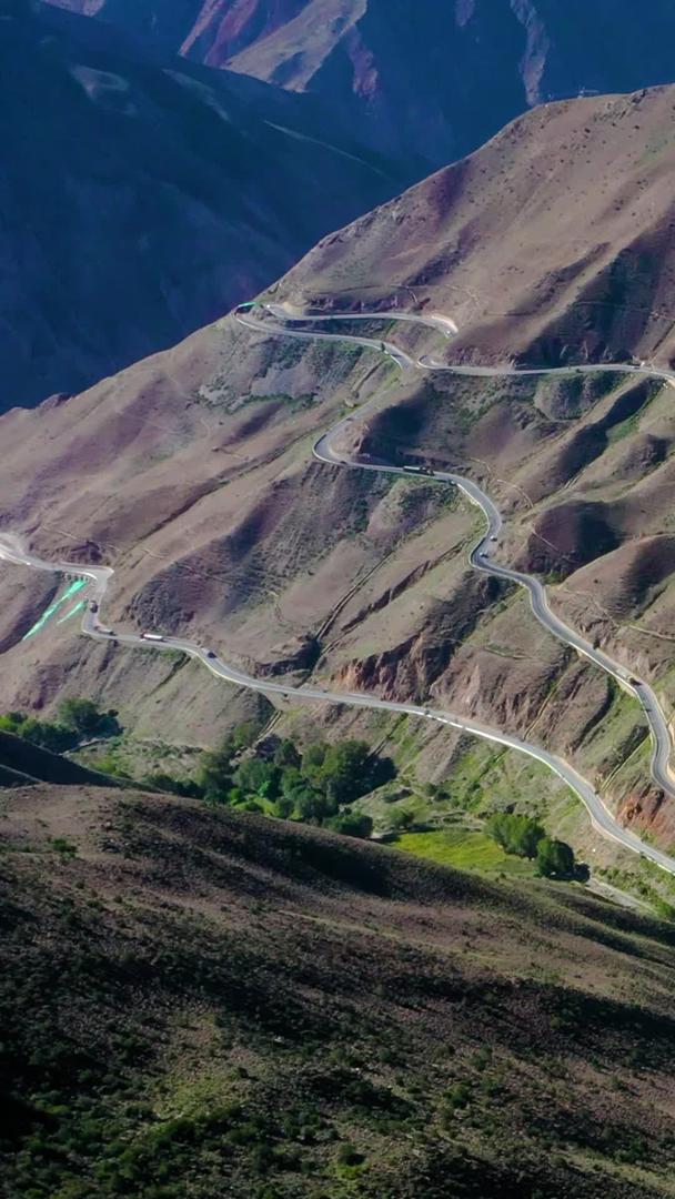 西藏318国道72号航拍视频的预览图