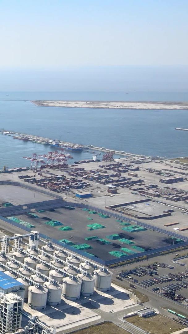 盘锦港口航拍起重机视频的预览图