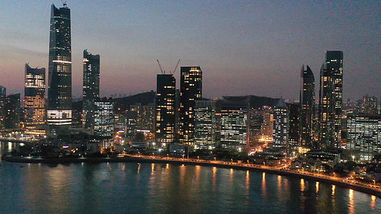 青岛城市夜景航拍4K视频视频的预览图