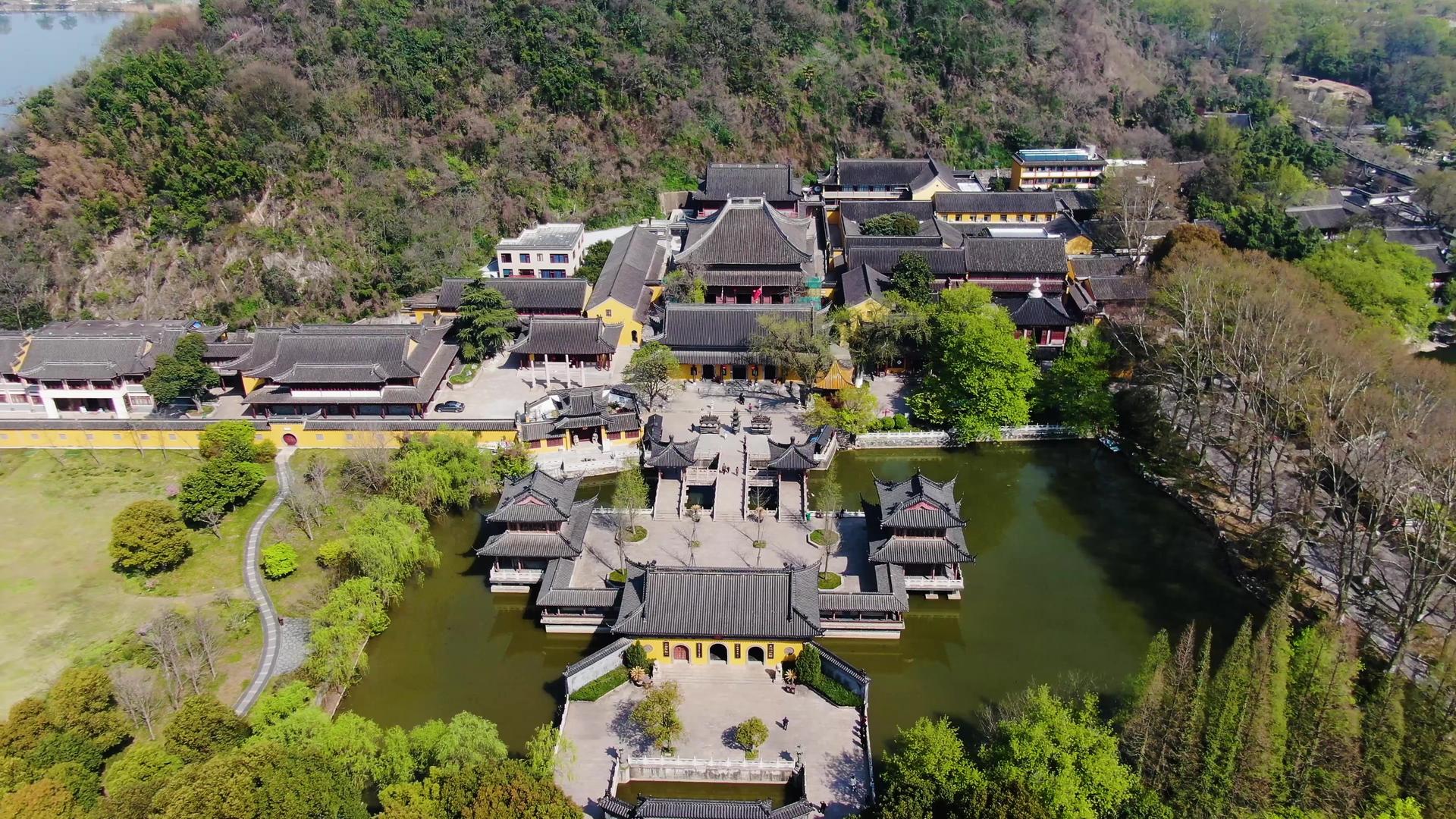 航拍5A景点焦山风景区定慧寺建筑群视频视频的预览图
