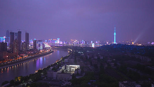 航拍城市江景夜晚灯光秀街景4k素材视频的预览图