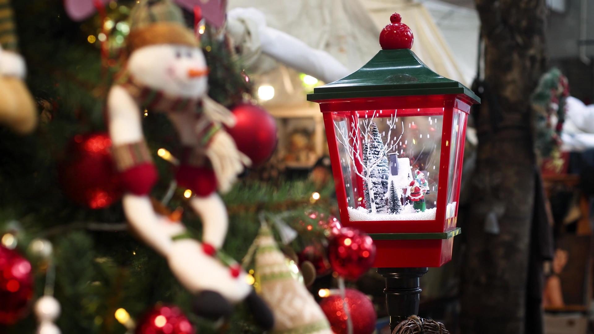 圣诞幸运装饰喷雪温暖背景视频的预览图