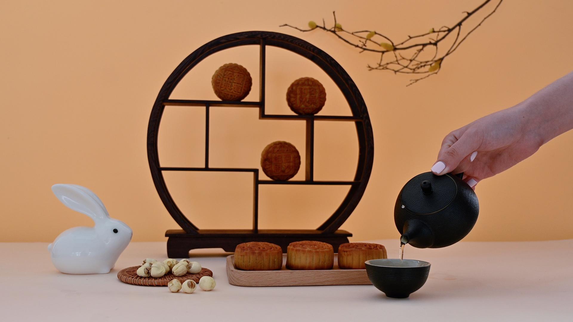 中秋节月饼茶水视频的预览图