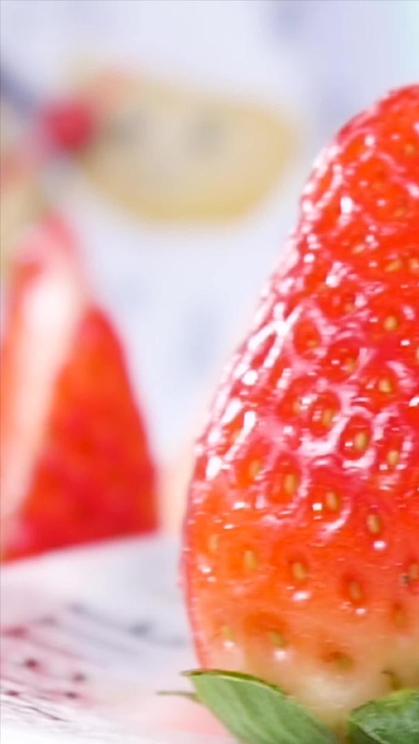 新鲜草莓视频的预览图