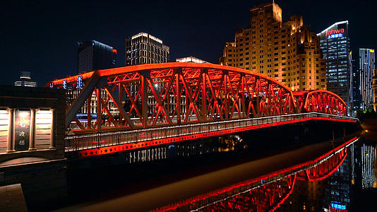 4K震撼上海地标外白渡桥夜景灯光视频的预览图