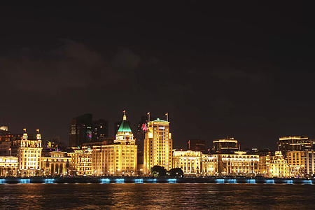 上海滩江边夜景视频的预览图