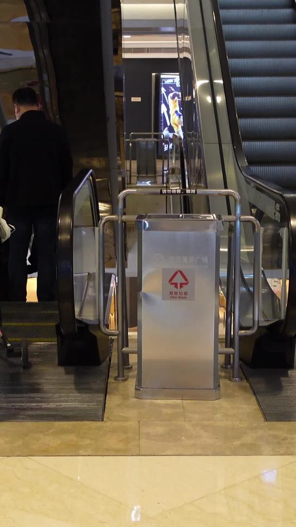 购物中心手扶电梯商业材料视频的预览图