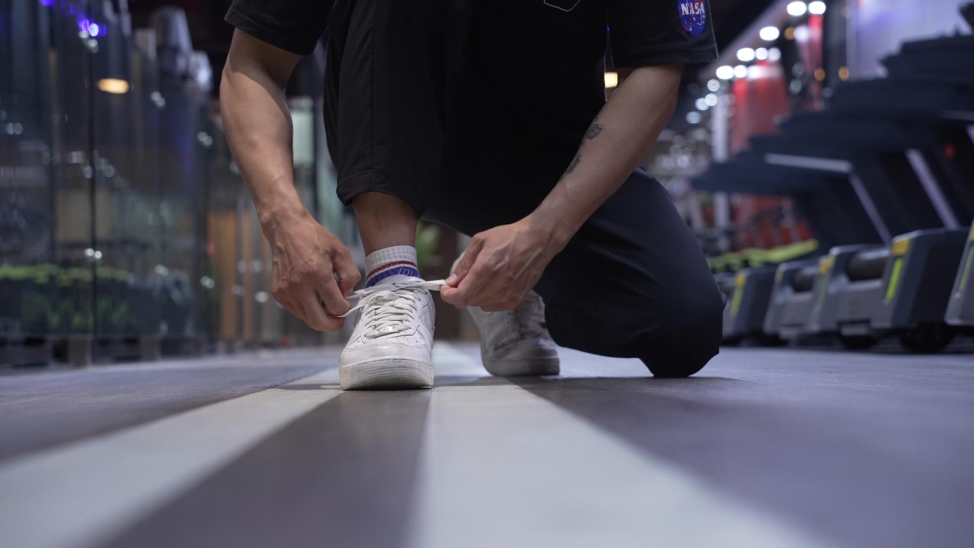 4K健身房系鞋带视频的预览图