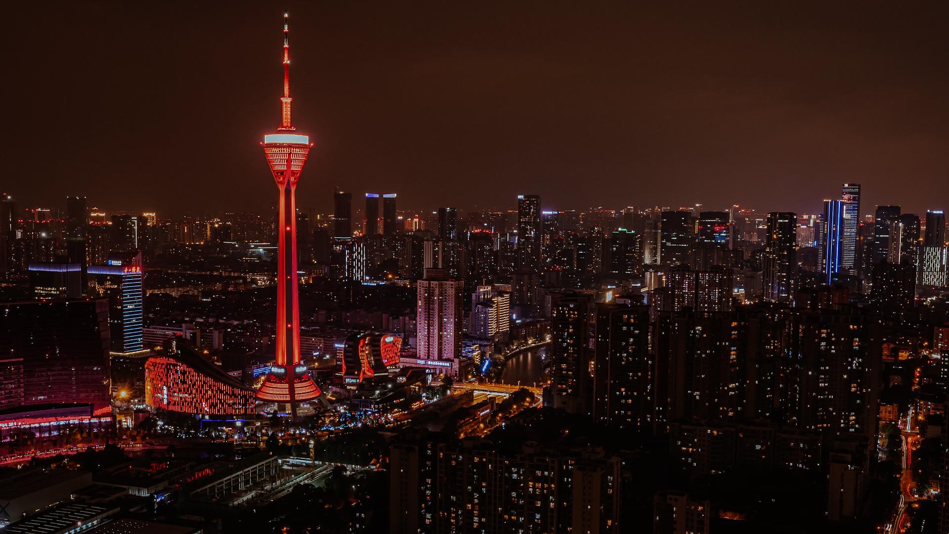8K成都锦江区城市熊猫塔地标339延时日转夜视频的预览图