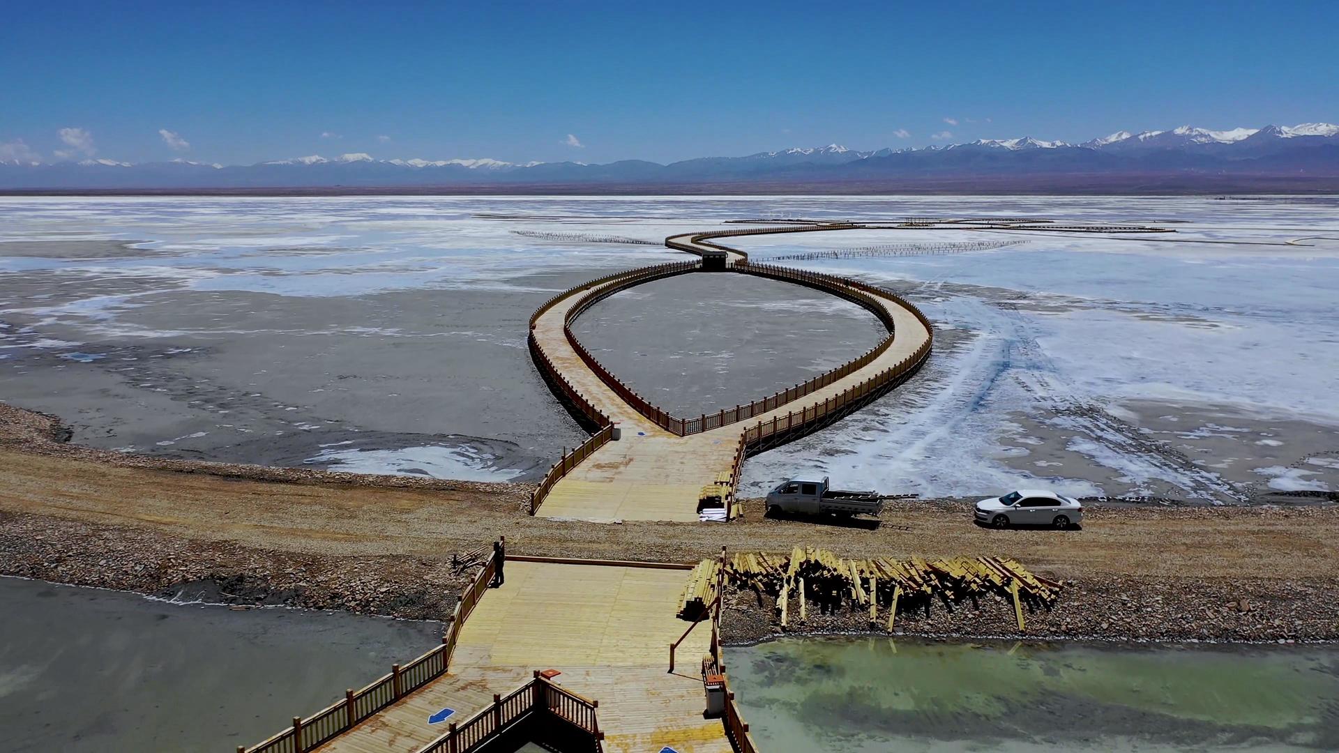 4K航拍茶卡盐湖自然风光视频素材视频的预览图