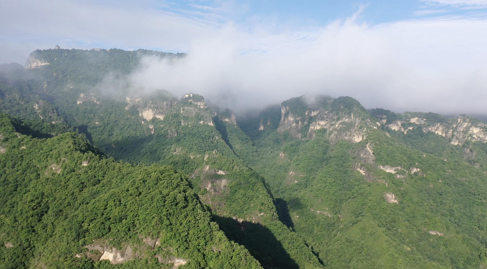 甘肃平凉崆峒山夏季云海视频的预览图