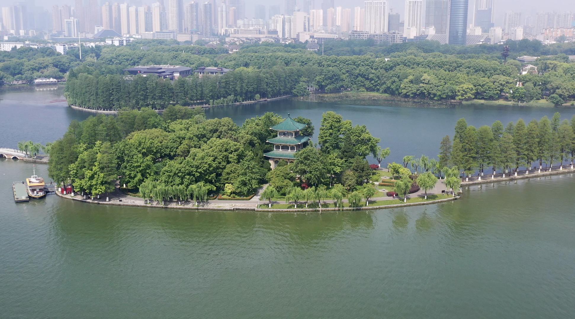 5A景区武汉东湖航拍4K视频视频的预览图