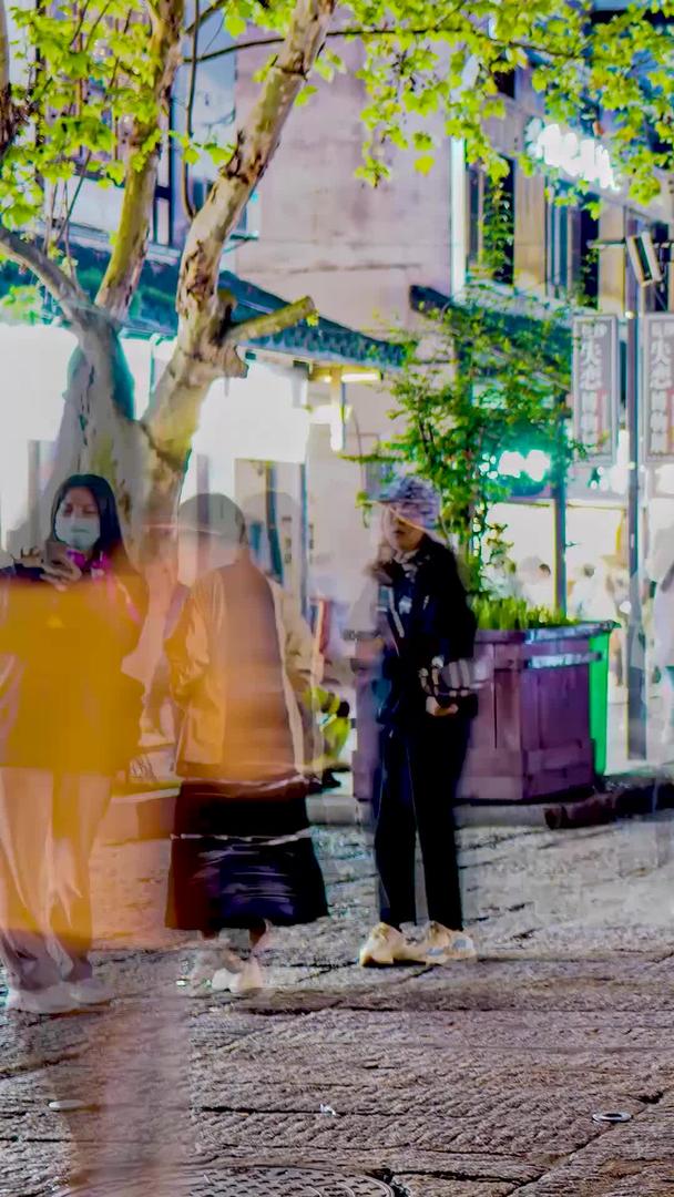 拍摄长沙坡子街夜景人流延迟摄影视频的预览图