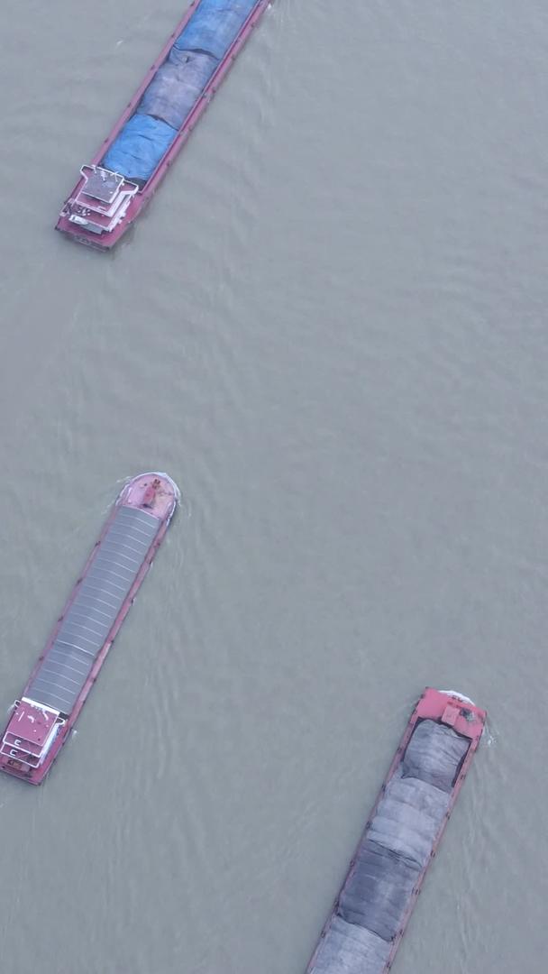 航拍长江航运交通物流商品贸易素材视频的预览图