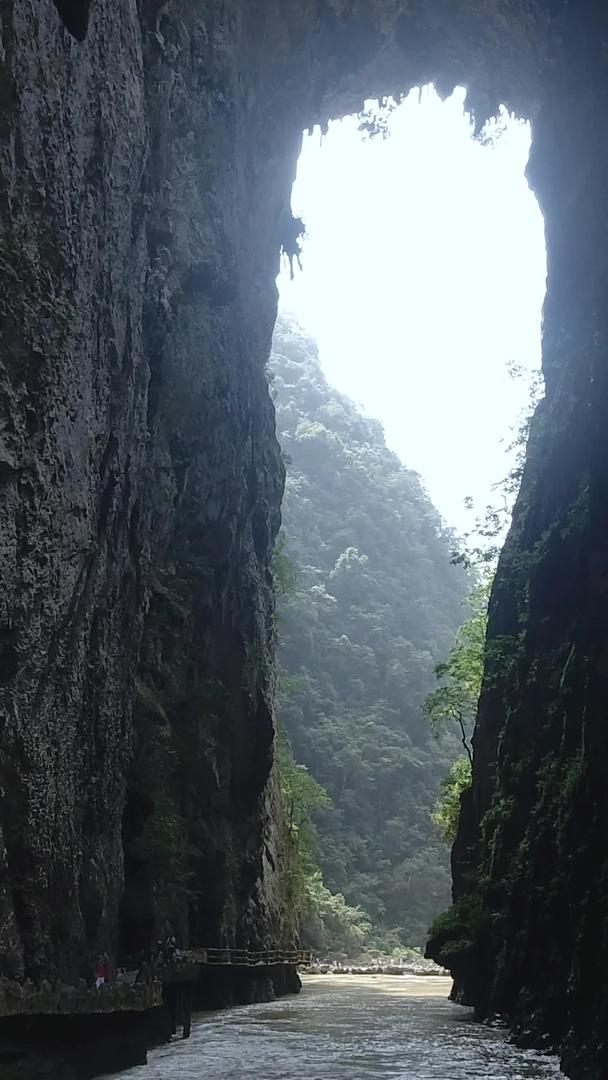 贵州旅游大七孔溶洞材料视频的预览图