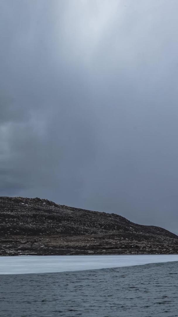 四川省甘孜藏族自治州理塘县高原湖泊雪山暴风雨延迟视频的预览图