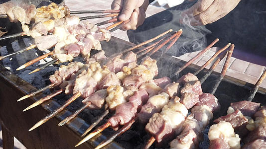 新疆烤羊肉串实拍4K视频合集视频的预览图