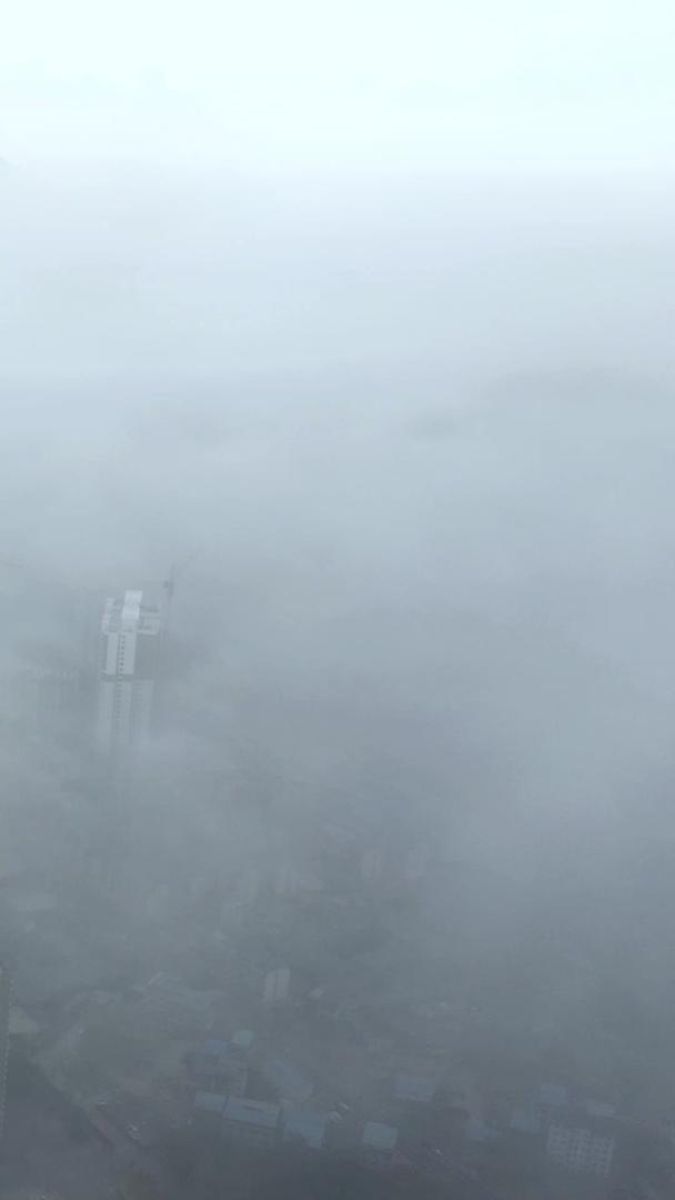 桂林市云雾罕见天气360度环绕航拍视频视频的预览图