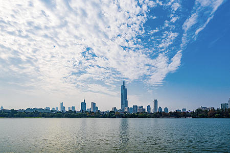 8K延时视频南京玄武湖地标建筑紫峰大厦视频的预览图