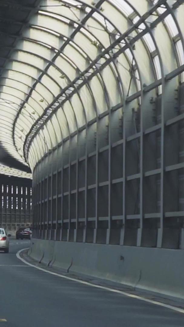 城市高架桥车内第一视角车流隧道桥梁交通素材视频的预览图