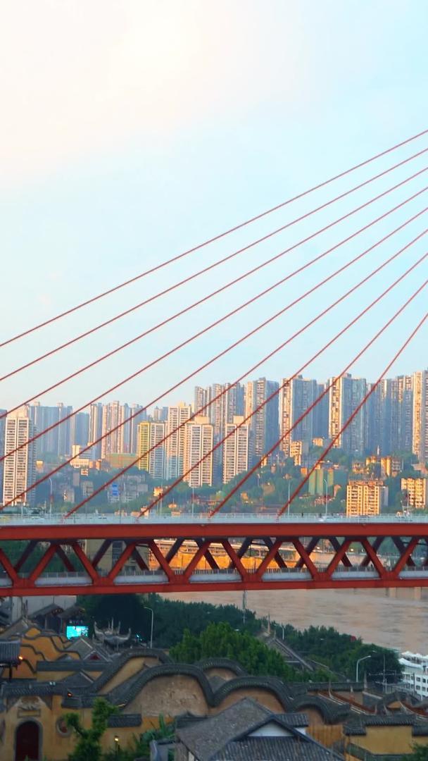 实拍重庆索道滑行视角千家大桥视频的预览图