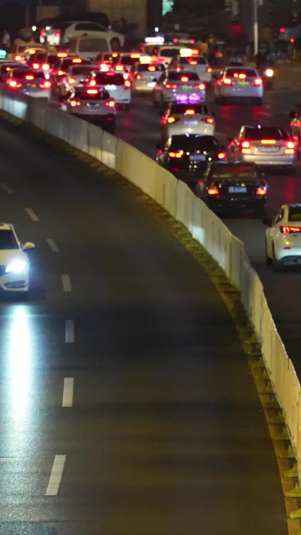 城市夜景车流灯光交通堵塞道路材料？视频的预览图