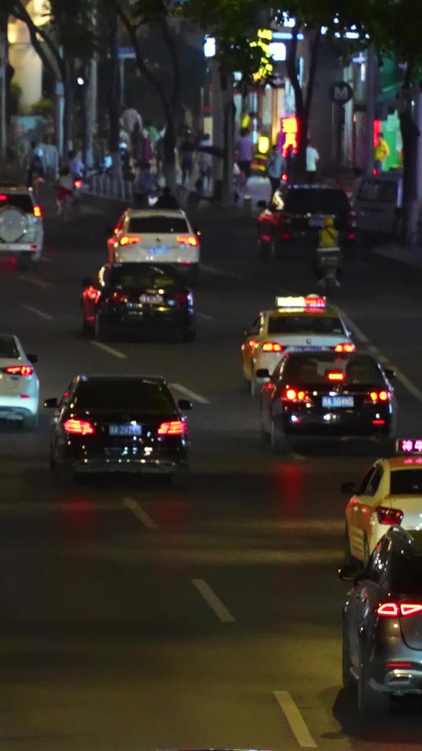 城市夜景车流灯光交通堵塞道路材料？视频的预览图