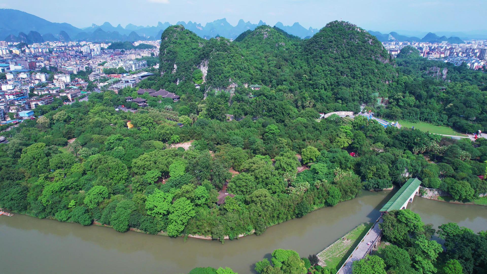 航拍桂林七星公园七星岩景区著名景点视频的预览图