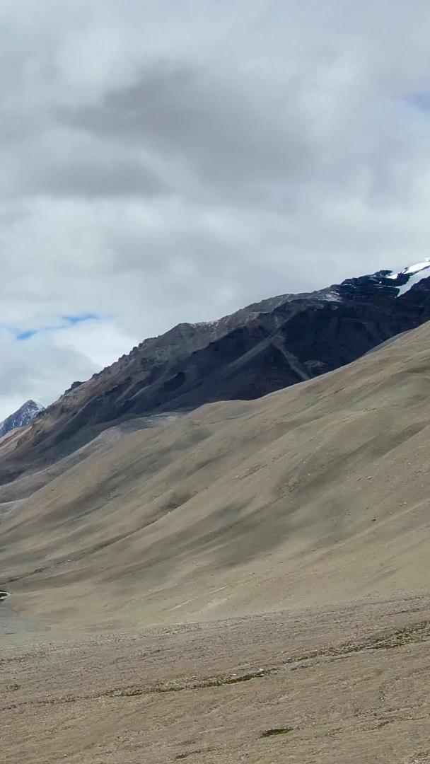珠穆朗玛峰大本营航拍世界最高峰视频视频的预览图