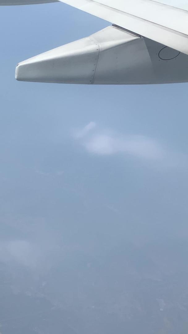 飞机窗户的天空视频的预览图