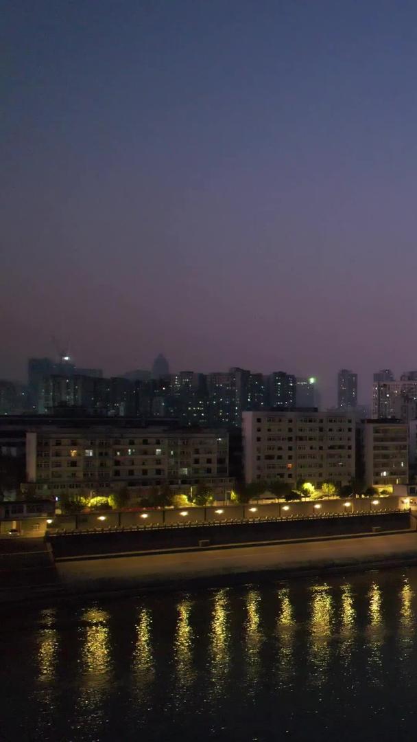 航拍城市江景夜景地标天际线高楼商业建筑材料视频的预览图