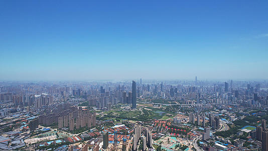 航拍城市天际线地标建筑金融中心高楼4k素材视频的预览图