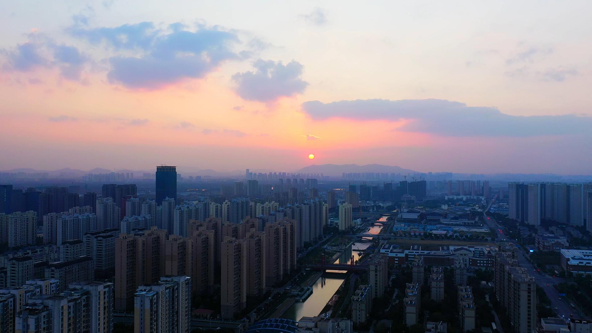 4K航拍唯美黄昏的城市风光视频素材视频的预览图