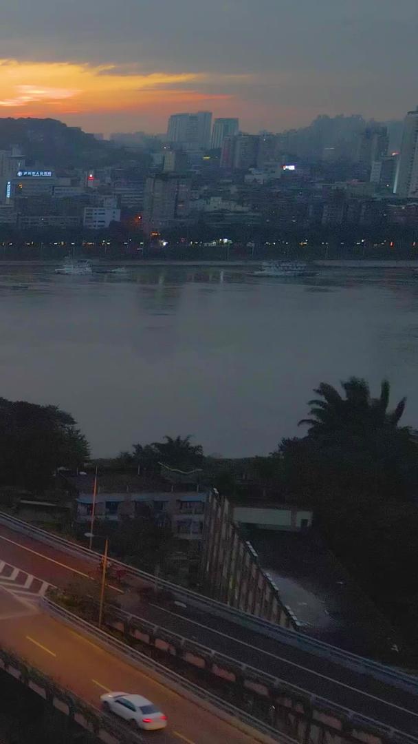 城市车流夕阳晚霞航拍视频的预览图