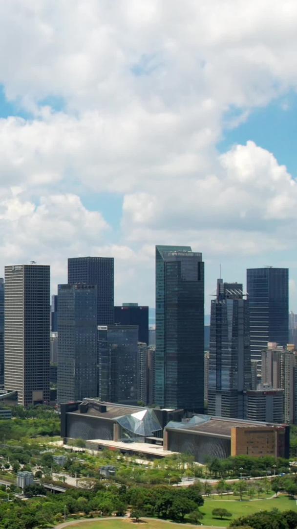 航拍延时大鹏飞下深圳市民中心平安大厦视频的预览图
