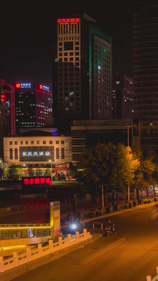 河北省石家庄中山路交通夜景延时视频的预览图