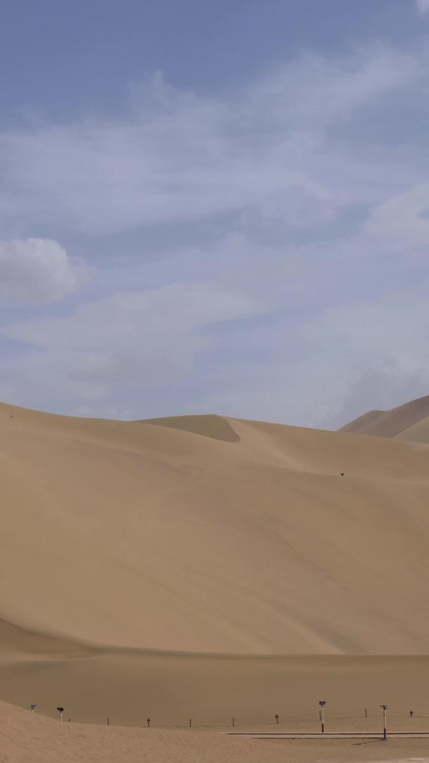 蓝天白云和沙漠延迟视频视频的预览图