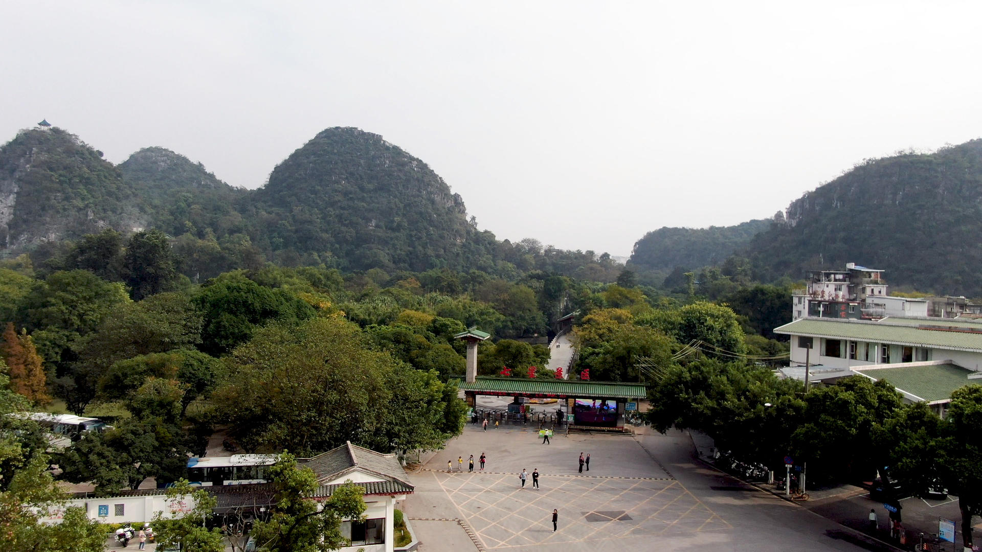 航拍广西桂林七星景区视频的预览图