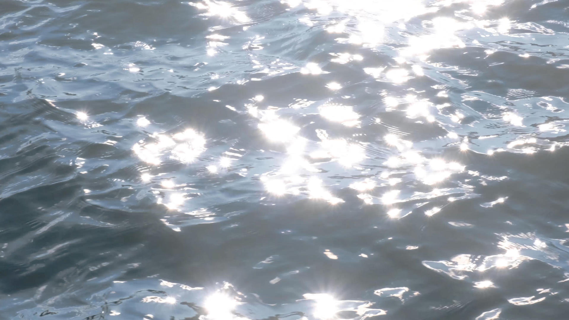 唯美意向镜头波光粼粼的水面视频的预览图
