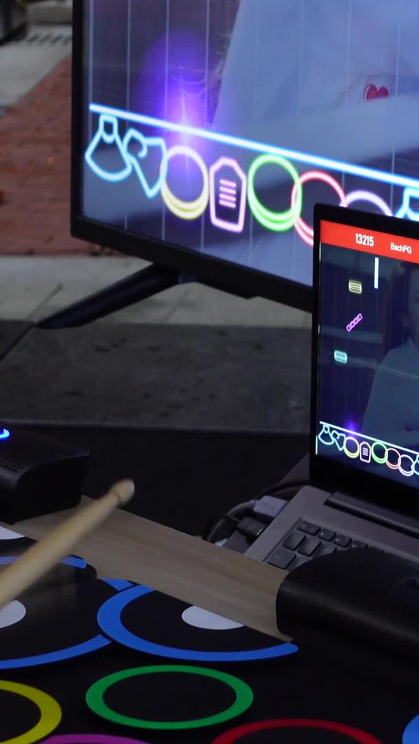 电子游戏模拟架子鼓游戏音乐教材视频的预览图