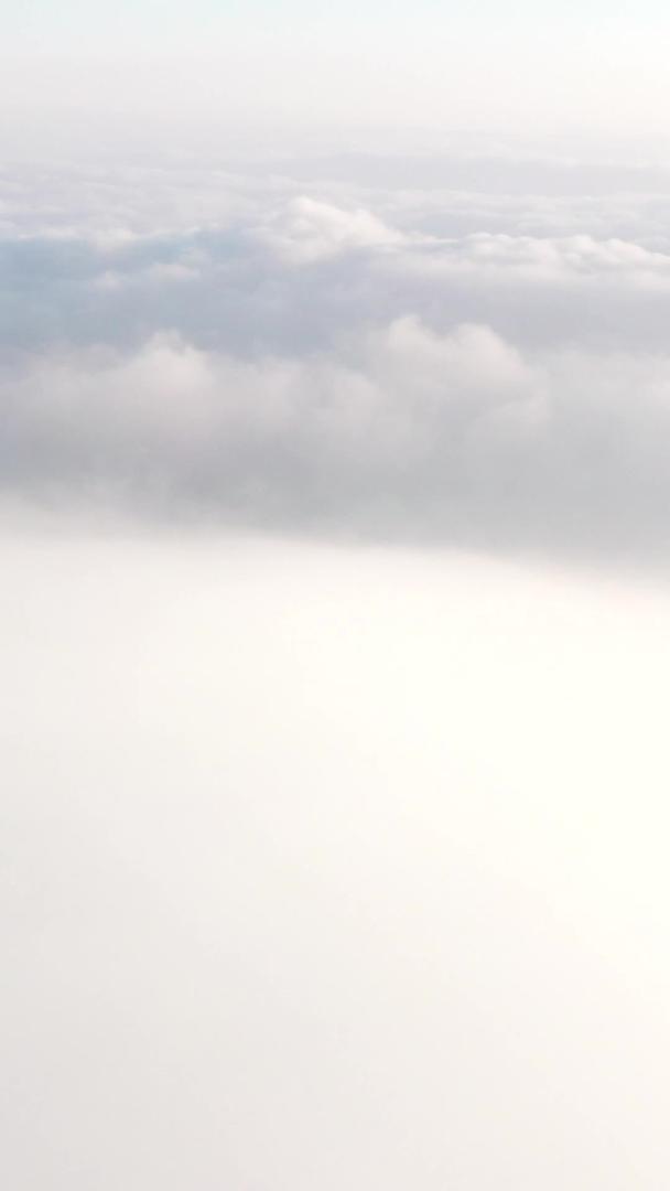 航拍日出云海山顶信号塔穿云海视频的预览图