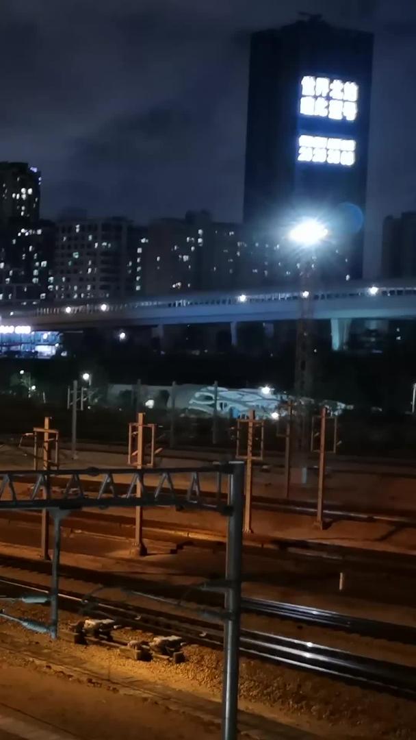 穿梭于城市间的高铁动车视频的预览图