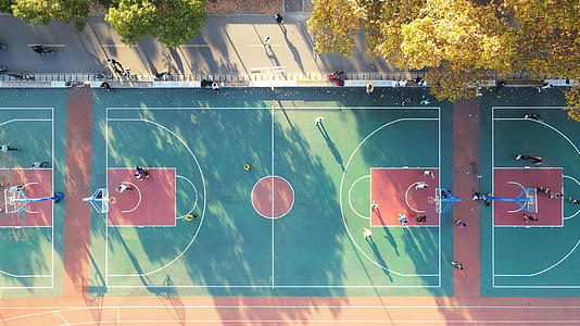 航拍城市校园篮球比赛健身体育运动4k素材视频的预览图