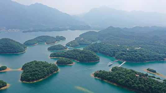 航拍江西九江庐山西海星罗密布的小岛风景视频的预览图