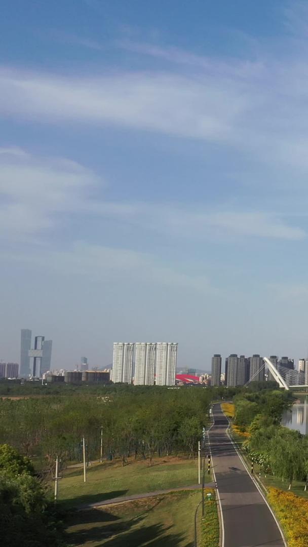 南京高清河西奥体南京眼双子塔航拍城市建筑群视频的预览图